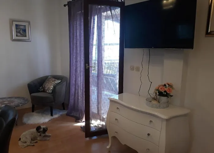 Anita * Nečujam